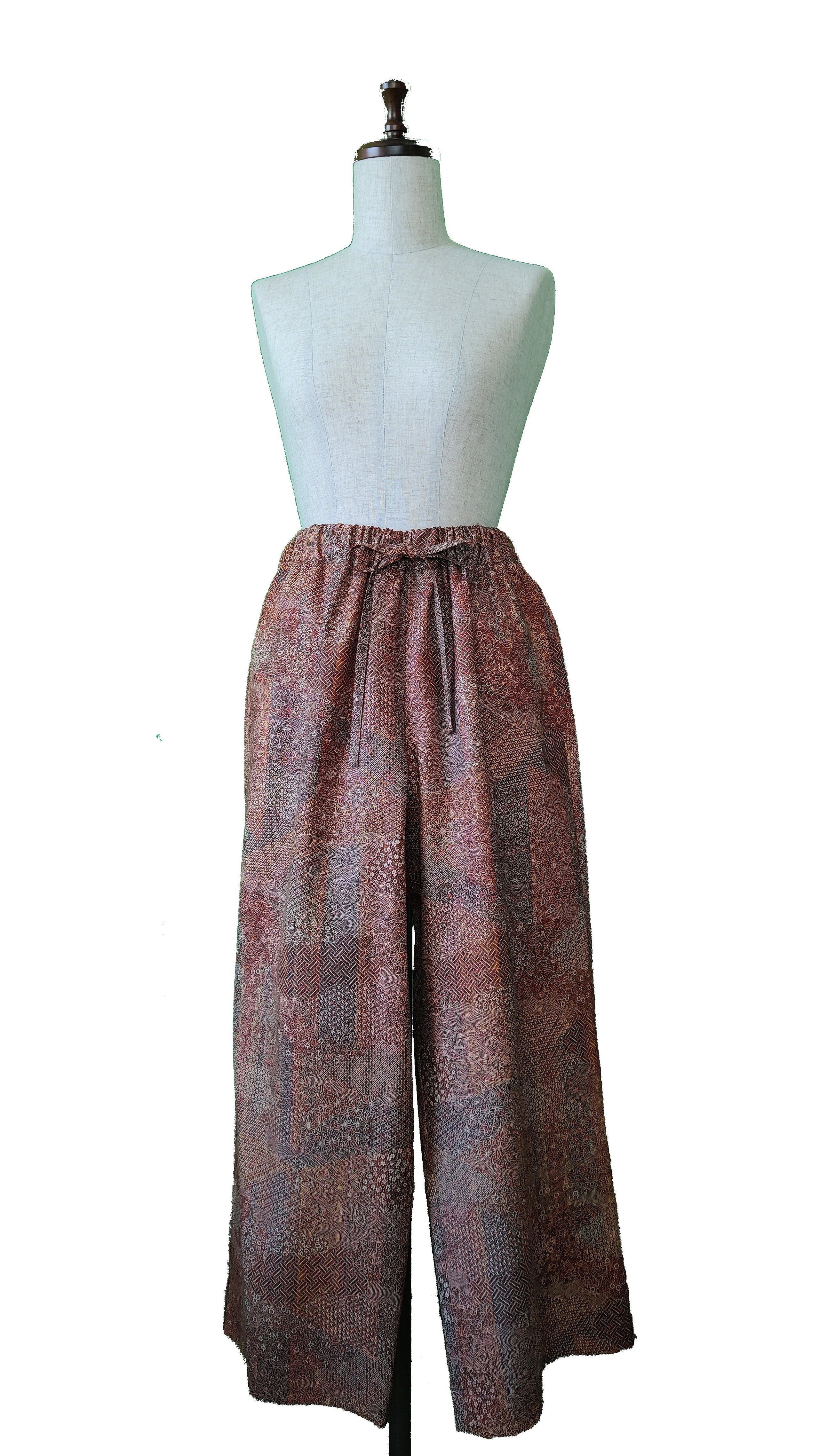 着物リメイク 紫色 花柄 リラックスパンツ （心地いいことが前提  